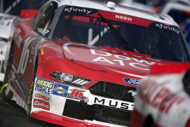 29 Eylül 2018 - Concord, Kuzey Carolina, ABD: Ryan Reed (16) yarışları için tedavi 200 Charlotte Motor Speedway Concord, Kuzey Carolina, sürücü 14 fırsatta sahadan aracılığıyla.