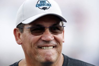 30 Eylül 2018 - Concord, Kuzey Carolina, ABD: Nfl Carolina Panthers baş antrenör, Ron Rivera, Amerika banka Roval 400 Charlotte Motor Speedway Concord, Kuzey Carolina, tanıtıldı.