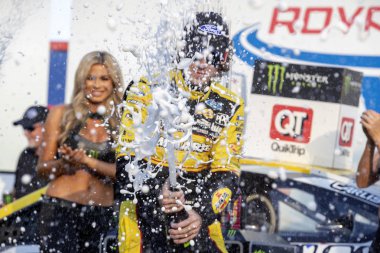 30 Eylül 2018 - Concord, Kuzey Carolina, ABD: Ryan Blaney (12) wins Amerika Roval 400 banka Charlotte Motor Speedway Concord, Kuzey Karolina.