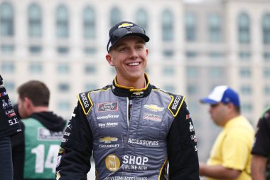 05 Ekim 2018 - Dover, Delaware, Amerika Devletleri: John Hunter Nemechek (42) asmak için 200 Bar Harbor'da Dover International Speedway Dover, Delaware'de son uygulamaları sırasında garajında dışarı.