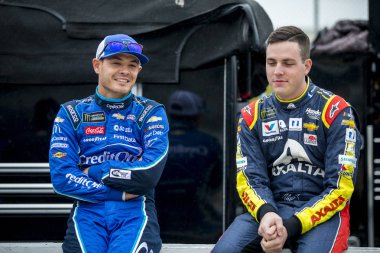 05 Ekim 2018 - Dover, Delaware, Amerika Devletleri: Kyle Larson (42) asmak yolda kaz açık havada 400 Dover International Speedway Dover, Delaware, eleme önce dışarı çukur ile Alex Bowman (88).