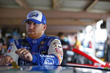 06 Ekim 2018 - Dover, Delaware, Amerika Devletleri: Chris Buescher (37) asmak dışarı garaja kaz açık havada 400 Dover International Speedway Dover, Delaware, antrenmana önce.