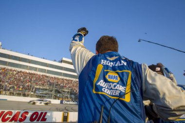 07 Ekim 2018 - Dover, Delaware, Amerika Devletleri: Chase Elliott (9) alır damalı bayrak ve WINS kaz açık havada 400 Dover International Speedway Dover, Delaware.