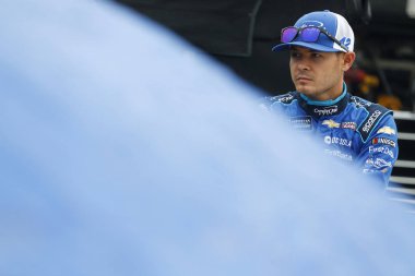 05 Ekim 2018 - Dover, Delaware, Amerika Devletleri: Kyle Larson (42) asmak dışarı kaz açık havada 400 Dover International Speedway Dover, Delaware, uygulama sırasında garajında.