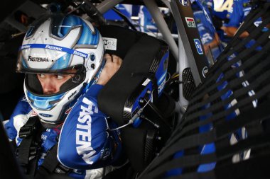 06 Ekim 2018 - Dover, Delaware, Amerika Devletleri: Ricky Stenhouse, Jr (17) askıları arabasına göz açık havada 400 Dover International Speedway Dover, Delaware, antrenmana içine.