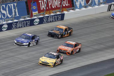 07 Ekim 2018 - Dover, Delaware, Amerika Devletleri: Matt Dibenedetto (32) yarışları kaz açık havada 400 Dover International Speedway Dover, Delaware'de adlı iki seferinde sahadan aracılığıyla.
