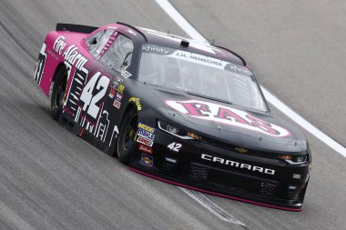 19 Ekim 2018 - Kansas City, Kansas, Amerika Birleşik Devletleri: John Hunter Nemechek (42) getiriyor arabasını döner uygulamaları sırasında aracılığıyla Kansas piyango 300 Kansas Speedway, Kansas City, Kansas.
