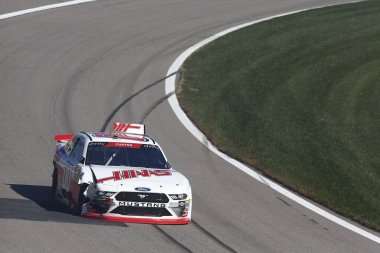 20 Ekim 2018 - Kansas City, Kansas, Amerika Birleşik Devletleri: Kansas City, Kansas sırasında Kansas piyango 300 Kansas Speedway, döner aracılığıyla arabasını getiriyor Cole Custer (00).