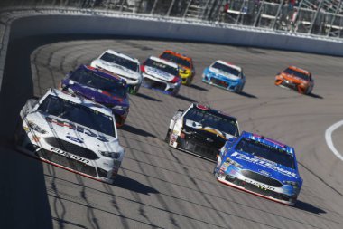 21 Ekim 2018 - Kansas City, Kansas, Amerika Birleşik Devletleri: Ricky Stenhouse, Jr (17) savaşlar sırasında Hollywood Casino 400 Kansas Speedway, pozisyon Kansas City, Kansas için.