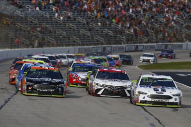 04 Kasım 2018 - Ft Worth, Teksas, ABD: Kurt Busch (41) savaşlar aracılığıyla Ft. Worth, Teksas Teksas Motor Speedway, Aaa Texas 500 sırasında pozisyon için döner.