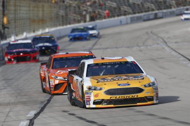 04 Kasım 2018 - Ft Worth, Teksas, ABD: Trevor Bayne (6) savaşlar aracılığıyla Ft. Worth, Teksas Teksas Motor Speedway, Aaa Texas 500 sırasında pozisyon için döner.