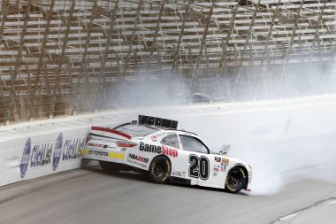03 Kasım 2018 - Ft Worth, Teksas, ABD: Christopher Bell (20) yarışları ile alan ve O'Reilly Auto Parts Challenge Ft. Worth, Teksas Teksas Motor Speedway, dört sıra dışı kontrolünü kaybeder.