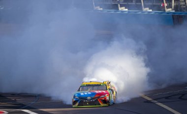 11 Kasım 2018 - Avondale, Arizona, ABD: Kyle Busch (18) WINS Can-Am 500(k) ISM Raceway Avondale, Arizona.