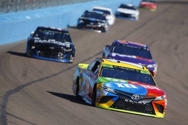 11 Kasım 2018 - Avondale, Arizona, ABD: Kyle Busch (18) yarışları sırasında Can-Am 500(k) ISM Raceway Avondale, Arizona.