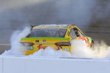 11 Kasım 2018 - Avondale, Arizona, ABD: Kyle Busch (18) WINS Can-Am 500(k) ISM Raceway Avondale, Arizona.
