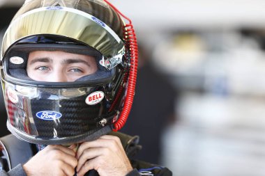 09 Kasım 2018 - Avondale, Arizona, ABD: Ty Majeski (60) asmak dışarı garaja öncesinde Whelen güvenilir ISM Raceway Avondale, Arizona, 200 gerçekleştirmek için.