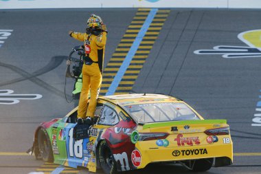 11 Kasım 2018 - Avondale, Arizona, ABD: Kyle Busch (18) WINS Can-Am 500(k) ISM Raceway Avondale, Arizona.