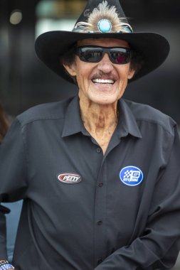 16 Kasım 2018 - Homestead, Florida, ABD: Ford 400 Homestead-Miami Speedway Homestead, Florida, antrenmandan önce kameralar Richard Petty gülümsüyor.