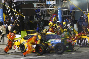 18 Kasım 2018 - Homestead, Florida, ABD: Bir mola sırasında Ford 400 Homestead-Miami Speedway Homestead, Florida, Kyle Busch (18) yapar.