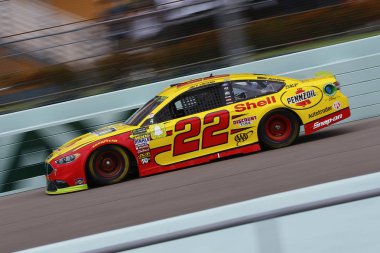 17 Kasım 2018 - Homestead, Florida, ABD: Joey Logano (22) getiriyor yarış arabasının ön streç aşağı antrenman sırasında Homestead-Miami Speedway, Ford 400 Homestead, Florida'da.