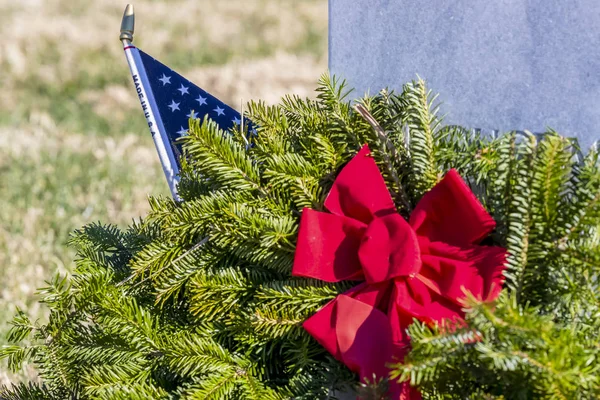 Veteranen Begraafplaats Versierd Met Kransen Voor Feestdagen — Stockfoto