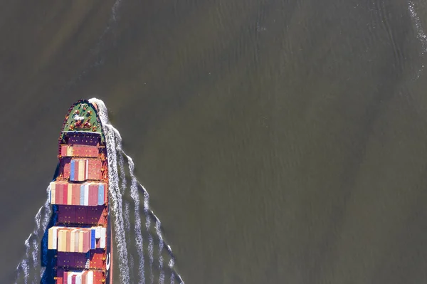 Egy Hajó Nyílt Óceánon Kikötő Felé Gőzök — Stock Fotó