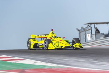 Simon Pagenaud (22) Fransa'nın uygulamaları sırasında döner devre Of Americas Austin, Teksas, IndyCar bahar Test için geçer.