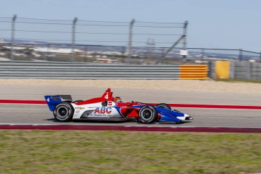 Matheus Leist (4) Brezilya uygulamaları sırasında döner devre Of Americas Austin, Teksas, IndyCar bahar Test için geçer.