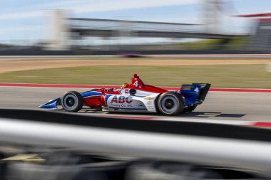 Matheus Leist (4) Brezilya uygulamaları sırasında döner devre Of Americas Austin, Teksas, IndyCar bahar Test için geçer.