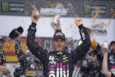 10 Şubat 2019 - Daytona Beach, Florida, ABD: Jimmie Johnson WINS duels Daytona International Speedway Daytona Beach, Florida, Daytona 500.