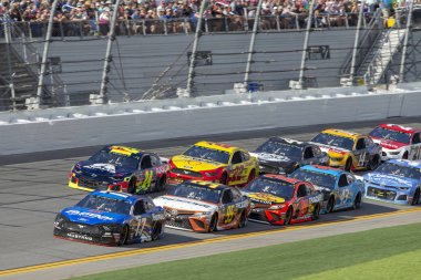 17 Şubat 2019 - Daytona Beach, Florida, ABD: Ricky Stenhouse, Jr (17) savaşlar Daytona International Speedway, Daytona 500 pozisyon Daytona Beach, Florida için.