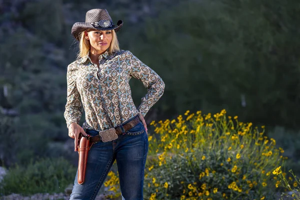 Een Blonde Model Die Zich Voordeed Als Een Cowgirl Een — Stockfoto