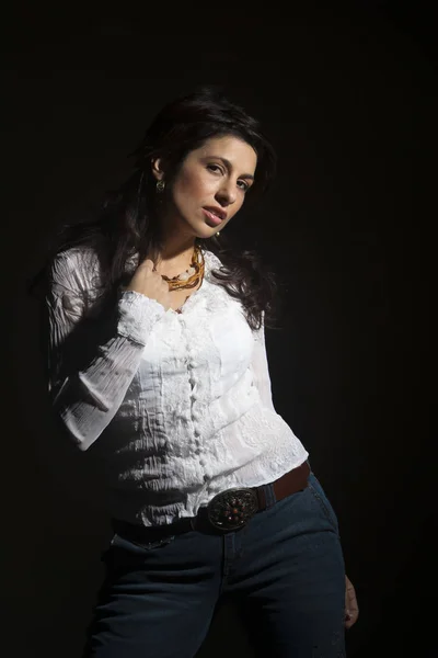 Gorgeous Brunette Model Poses In A Studio Environment — Stock Photo, Image