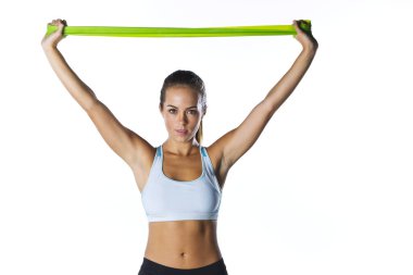 Bir stüdyo Environm çalışma dışarı güzel esmer Fitness modeli