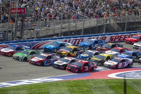 NASCAR: Március 17-én Auto Club 400 — Stock Fotó