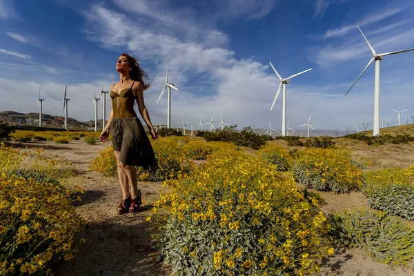Sexy Redhead Model Posing Outdoors With Wind Turbines In The Background — Stock Photo, Image
