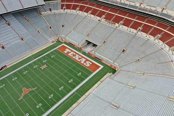 Aerial Views Of Darrell K Royal-Texas Memorial Stadium On The Ca — Stock Photo, Image