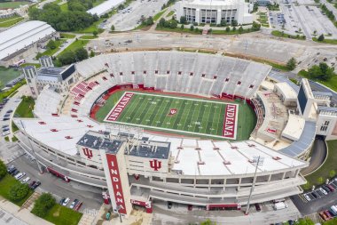 Indiana Univer Kampüsünde Memorial Stadyumu havadan görünümleri