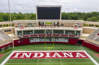 Indiana Univer Kampüsünde Memorial Stadyumu havadan görünümleri