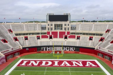 Indiana Univer Kampüsünde Memorial Stadyumu havadan görünümleri