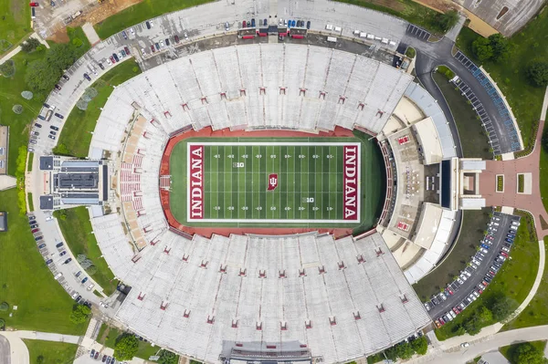 Luchtfoto's van het Memorial Stadium op de campus van Indiana univer — Stockfoto