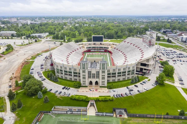 Indiana Univer Kampüsünde Memorial Stadyumu havadan görünümleri