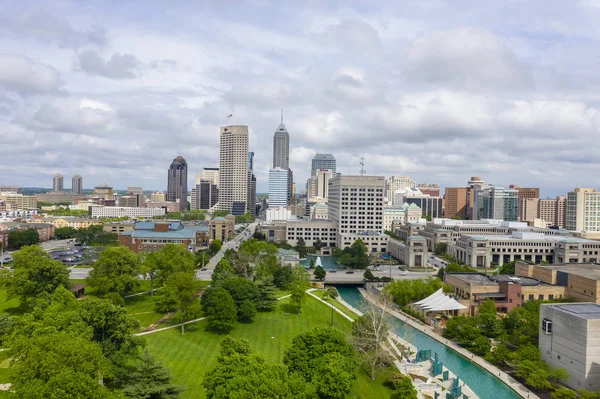 Midwest miasta Indianapolis Indiana na dzień Summers — Zdjęcie stockowe