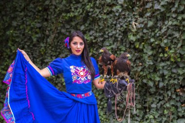 A Lovely Hispanic Esmer Model At Bir Şahin ile Açık Pozlar