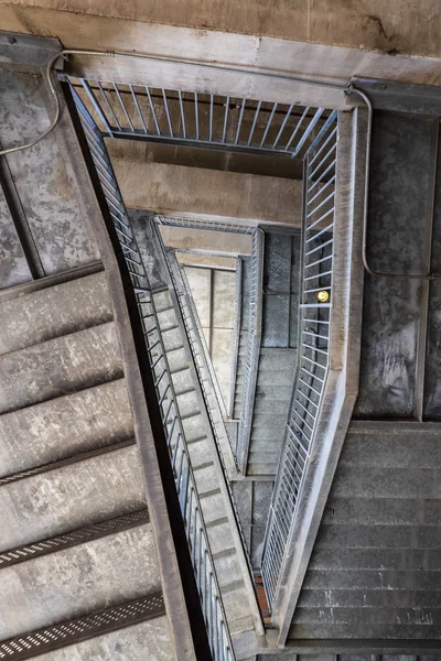 Escalera en un edificio moderno —  Fotos de Stock