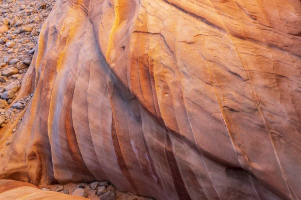 Vistas de la montaña del desierto cerca del Valle del Fuego en Overton, Nevada — Foto de Stock