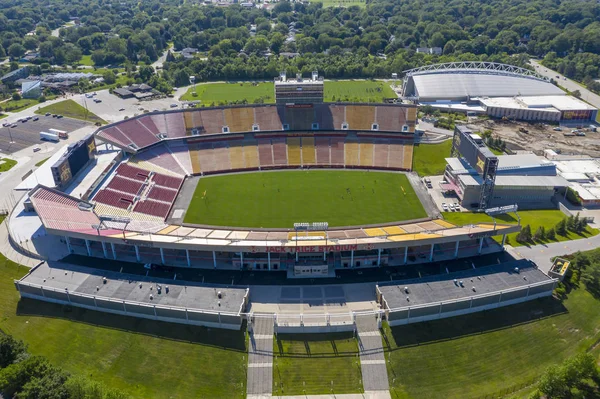 杰克·特里斯体育场在爱荷华州大学校园的鸟瞰图 — 图库照片