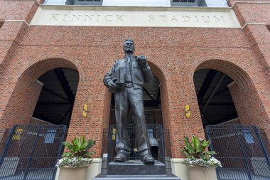 Iowa Üniversitesi Kampüsünde Nil Kinnick Heykeli