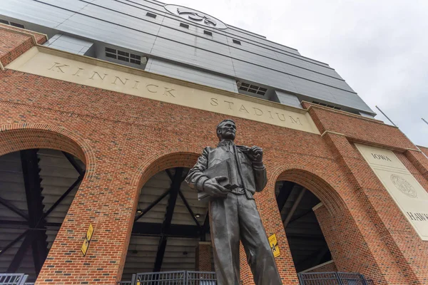 Statue Of Nile Kinnick On The Campus Of The University Of Iowa — Stock Photo, Image