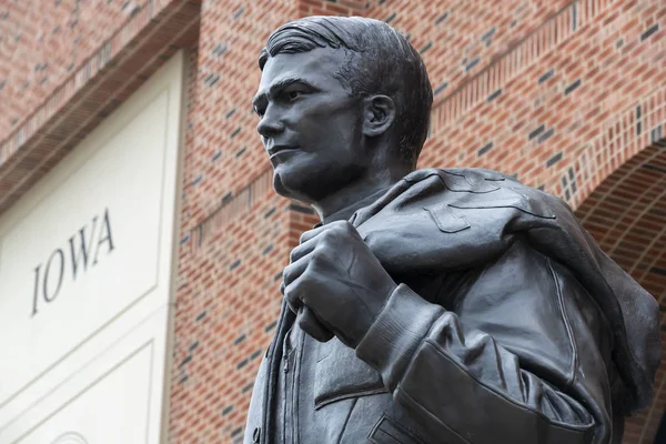 Estatua del Nilo Kinnick en el Campus de la Universidad de Iowa —  Fotos de Stock